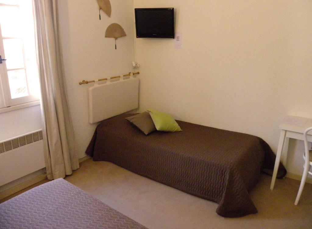 Human Hotel Restaurant Park Villecroze Room photo