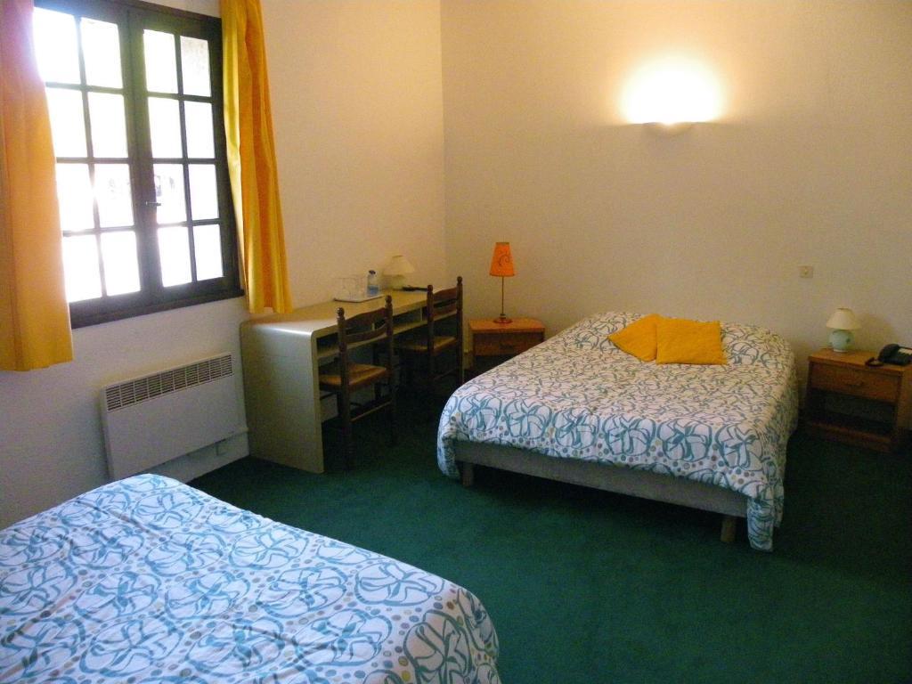 Human Hotel Restaurant Park Villecroze Room photo